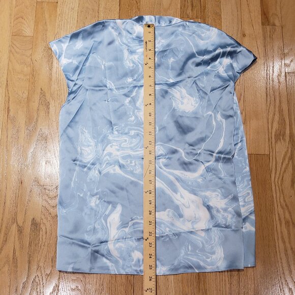 NWOT ALFANI Women's Printed Satin Short-Sleeve Surplice Top Sz 6-8 Pit to pit 20 - Picture 4 of 8